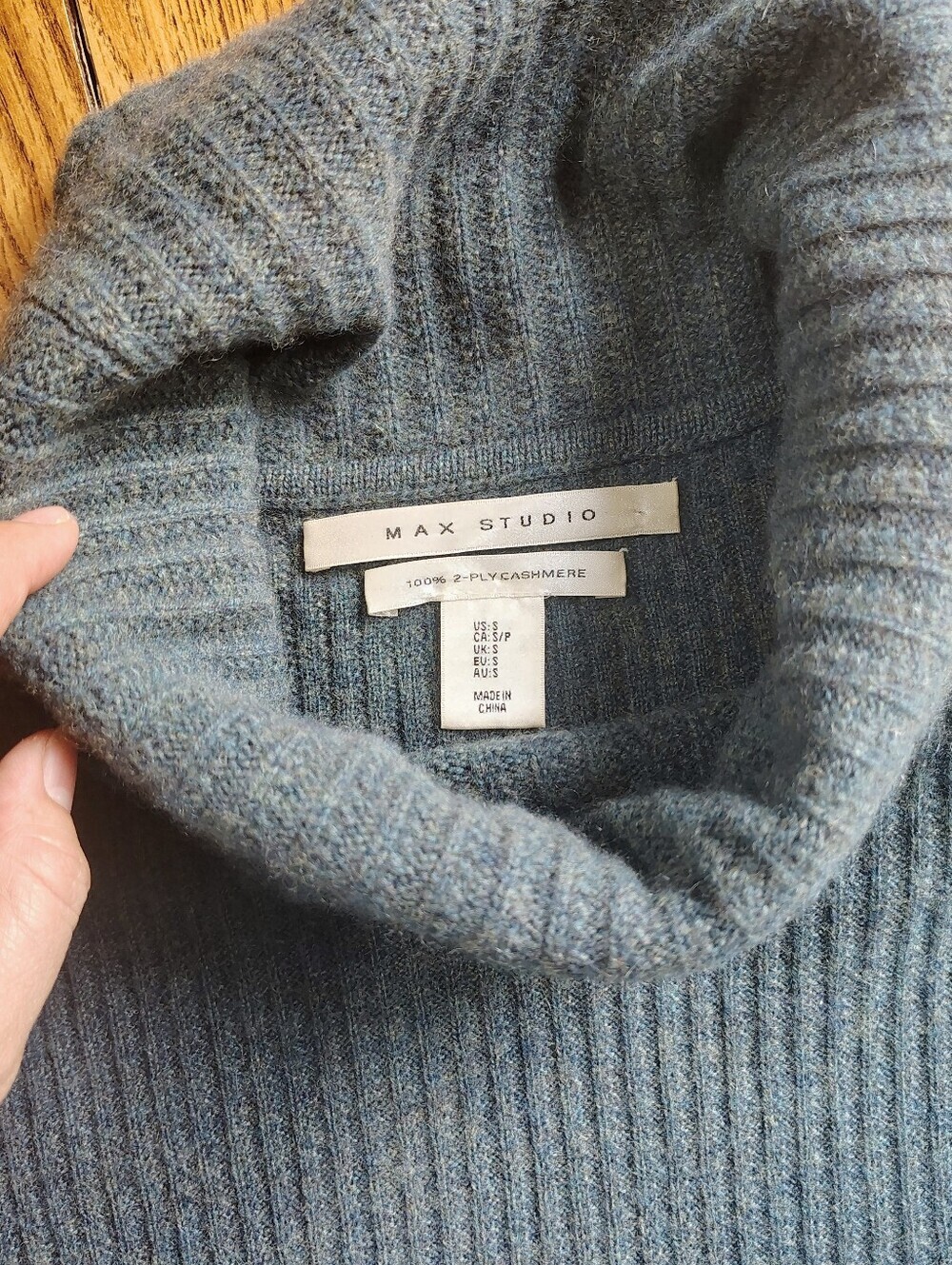 Max Studio Sweater 100% Cashmere Turtle Neck Women's sz S Oversized. - Picture 5 of 11